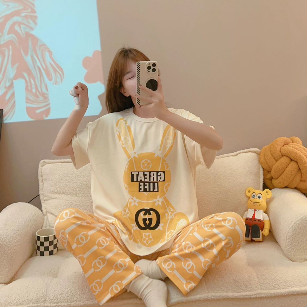 e1-พร้อมส่งที่ไทย-ชุดนอนผู้หญิง-ผ้านิ่ม-ลายกระตูน-เสื้อเเขนสั้น-ขายาว