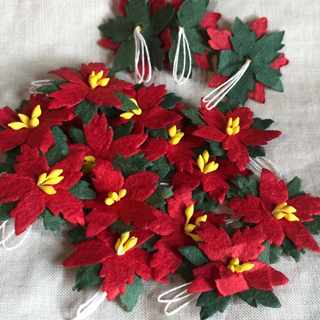 ดอกไม้กระดาษสา ดอกคริสต์มาส สีแดง ขาว เขียว ดอกไม้ประดิษฐ์สำหรับงานฝีมือและตกแต่ง พร้อมส่ง F01