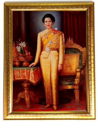 รูปราชินีรัชกาลที่9  เสริมฮวงจุ้ย เจริญรุ่งเรือง เสริมโชคลาภ อำนาจบารมี หน้าที่การงาน มั่ง มี ศรี สุข