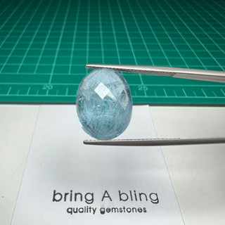 Aquamarine 12.05 ct (16.7x13x8)มม. พลอยอวาคมารีน จากบราซิล เจียระไนหลังเบี้ยเหลี่ยมบน มีตำหนิตามธรรมชาติ ไม่ปรุงแต่ง