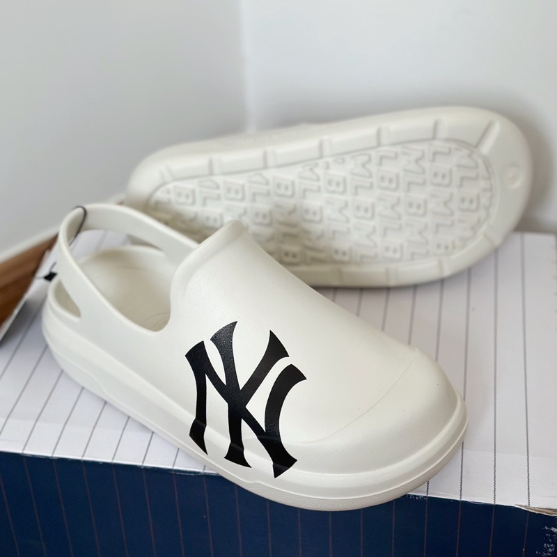 MLB Chunky Bouncer Clog Sandals New York Yankees