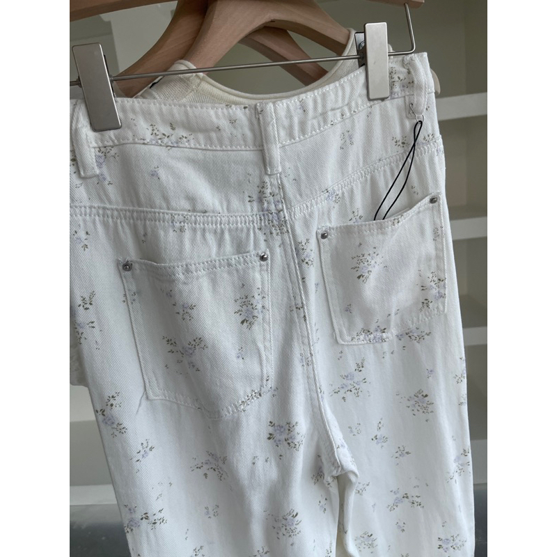 cpjgilxx-giselle-floral-bootcut-jeans-ss23-sml-กางเกงยีนส์ขาว-ลายดอก-เกาหลี