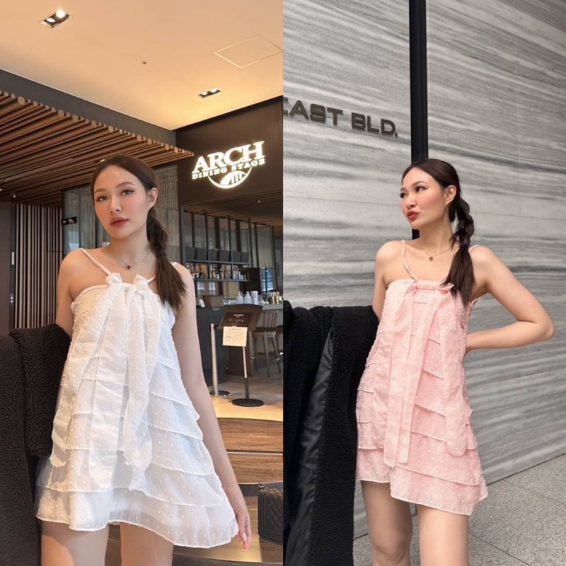 เดรสสั้นแต่งระบายชั้นๆ-แต่งผูกโบว์หางยาวด้านหน้า-สายคล้องเชือกผูกหลังหรือจะเปลี่ยนเป็นผูกคอก็ได้นะค้าสาวซับในทั้งตัว