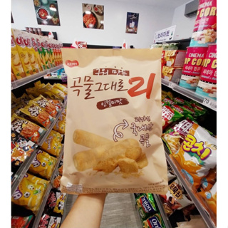 Injeolmi Grain Crispy Roll ตราเกมี่ 150 กรัม (ขนมธัญพืชอบกรอบสอดไส้ครีมผสมผงถั่วเหลือง)