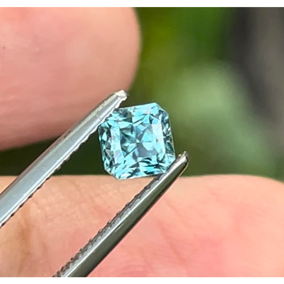 พลอยเพทาย-blue-zircon-นน0-99กะรัต