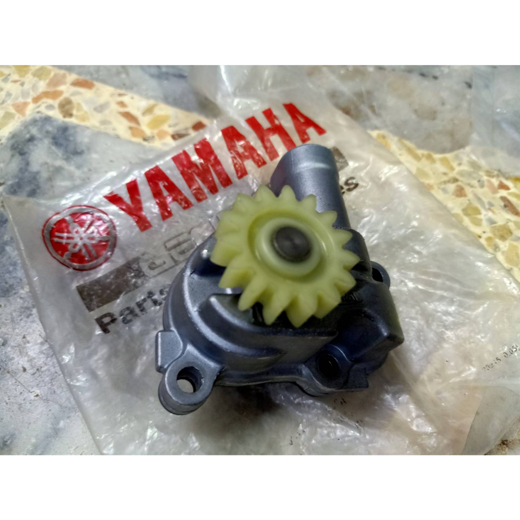 โละ-ปั้มน้ำมันเครื่อง-yamaha-r3-ของใหม่-แท้-สินค้าค้างสต็อค