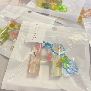 ✨✨พร้อมส่ง✨✨พวงกุญแจตัวอักษร by yyrstudiox💝🤏🏻