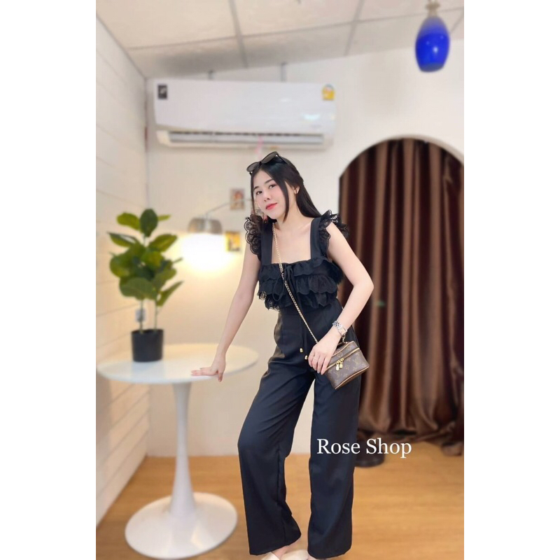 ชุดเซตเสื้อครอปสายเดี่ยวแต่งระบาย-กางเกงขายาวทรงกระบอก