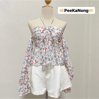 ‼️Sale‼️งานป้าย PeeKaNong เสื้อเกาะอก ต่อแขน ผ้าฉลุลายดอก ใส่เป็นคล้องคอได้ เสื้อผ้าผู้หญิง