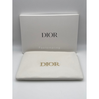Dior Cosmetic Bag สีขาว ขนาด 9x6” พร้อมส่งค่ะ