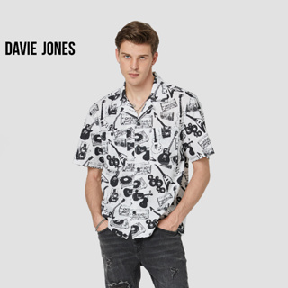 DAVIE JONES เสื้อเชิ้ต ผู้ชาย แขนสั้น ทรง Relaxed Fit สีขาว Short Sleeve All-over Print Shirt in white SH0098WH