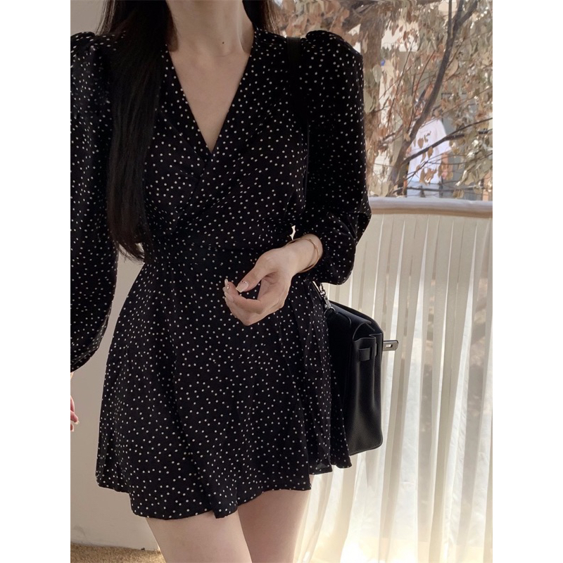 new-lily-minidress-470ฟรีส่ง-เดรสสั้น-คอวี-แขนยาว-ผ้าพิมพ์ลายจุดโทนสีดำ-ทรงป้ายผูกเอว-ปลายแขนสม็อค-งานผ้าดี-wg-we