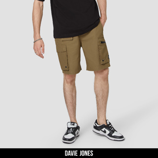 DAVIE JONES กางเกงขาสั้น ผู้ชาย เอวกระดุม ผ้าพื้น สีน้ำตาล SP0003BR GR Plain Shorts in brown