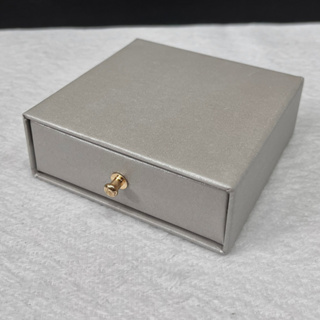 กล่องใส่เครื่องประดับ Jewelry Box (Pin) สีเทา Gray กล่องของขวัญ กล่องกระดาษ แบบดึงลิ้นชัก มีฟองน้ำด้านใน *มีหลายสีมาก*