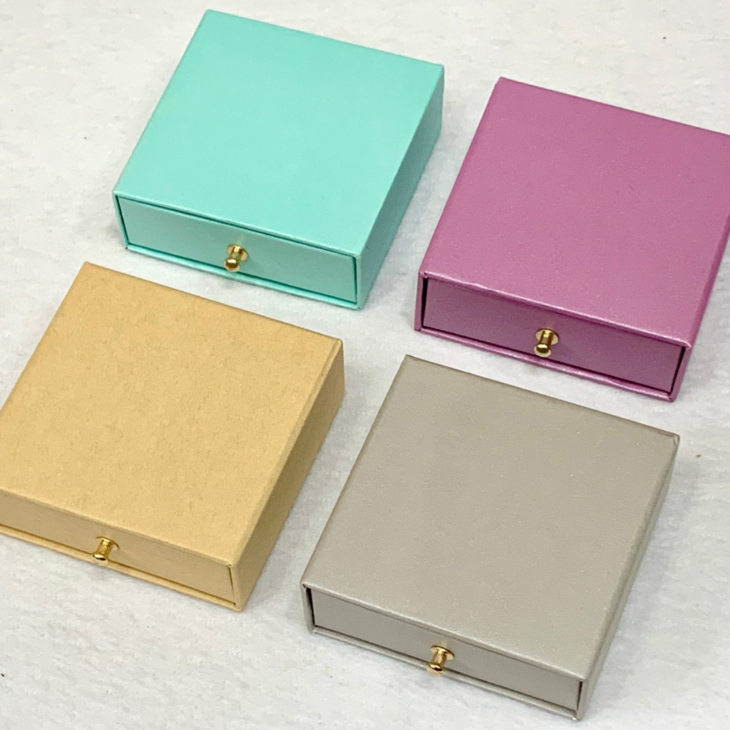 กล่องใส่เครื่องประดับ-jewelry-box-pin-สีน้ำตาลทอง-กล่องของขวัญ-กล่องกระดาษ-แบบดึงลิ้นชัก-มีฟองน้ำด้านใน-มีหลายสีมาก