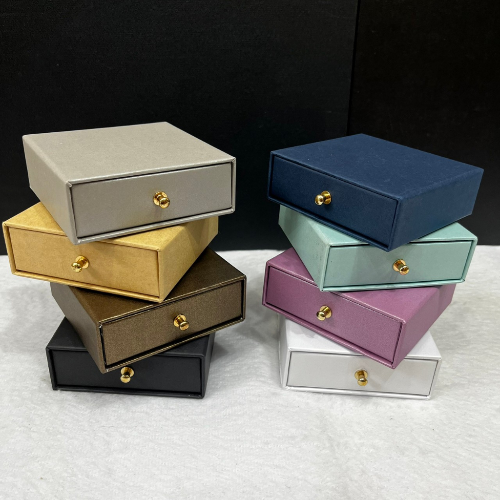 กล่องใส่เครื่องประดับ-jewelry-box-pin-สีน้ำเงิน-navy-กล่องของขวัญ-กล่องกระดาษ-แบบดึงลิ้นชัก-มีฟองน้ำด้านใน