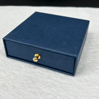 กล่องใส่เครื่องประดับ Jewelry Box (Pin) สีน้ำเงิน Navy กล่องของขวัญ กล่องกระดาษ แบบดึงลิ้นชัก มีฟองน้ำด้านใน