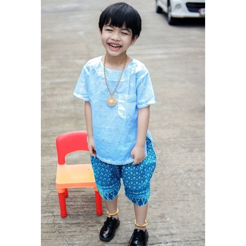ndd-ชุดไทยเด็กชายหมื่นไม้-โจงผ้าพิมพ์ทองเอวสม็อก-เสื้อผ้าลูกไม้เนื้อนิ่ม-เสื้อผ่าไหล่ติดกระดุม-ใส่ง่าย