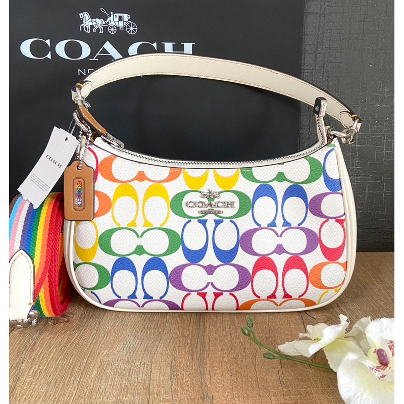 แท้-พร้อมส่ง-coach-ca176-teri-shoulder-bag-in-rainbow-signature