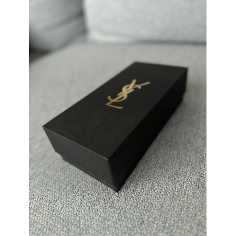 กล่องแบรนด์เนมyslแท้โลโก้ทองจากช็อปมือสองสภาพดี-ซองใบเสร็จysl