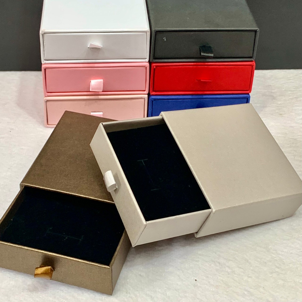 กล่องใส่เครื่องประดับ-jewelry-box-ribbon-สีน้ำตาลทอง-กล่องของขวัญ-กล่องกระดาษ-แบบดึงลิ้นชัก-ริบบิ้น-มีฟองน้ำด้านใน