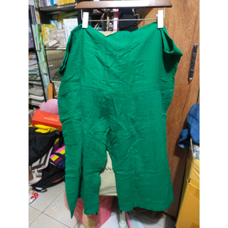 เสื้อผ้ามือสอง กางเกงมือสอง กางเกงจีน ขาสามส่วน สีเขียวมรกต เชือกผูกเอว