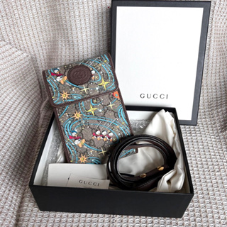 Very good condition‼️ G u c c i phone bag ปี2021  สภาพสวยค่า ใช้งานมาทั่วไป ภายในสะอาด หนังแข็ง ขอบมุมดี มีรอยถลอกบ้าง ข