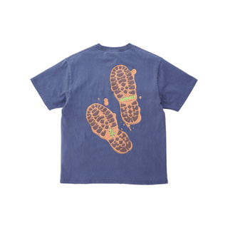 Gramicci เสื้อยืด รุ่น UNISEX FOOTPRINTS TEE NAVY PIGMENST