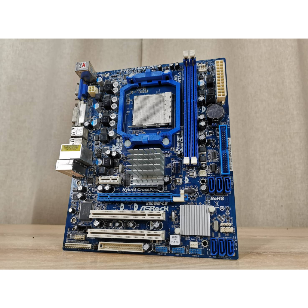 ASROCK 880GM-LE +AMD PHENOM II X2 560+4GB DDR3 CORSAIR MICRO