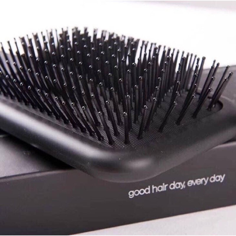 หวี-ghd-paddle-brush-หวีแบรนด์อังกฤษ-เด่นเรื่องนวดหนังศรีษะ-ลดไฟฟ้าสถิต์-ใช้เป็นหวีไดร์ได้-ทนความร้อน