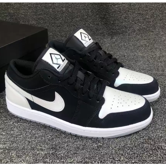 air-jordan-1low-se-non-slip-wear-resistant-low-top-retro-basketball-shoes-black-and-white-panda