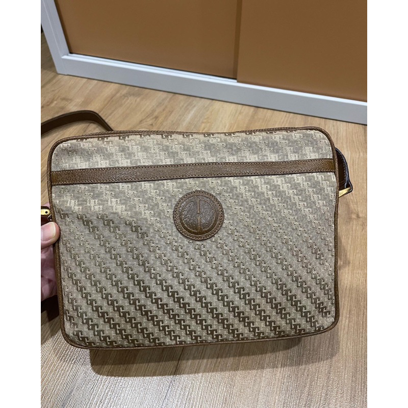 gucci-vintage-crossbody-bag-สภาพสวย-ให้9-10-ลายgชัดสวยมาก-ผ้าสวยมาก-ไม่มีขาด