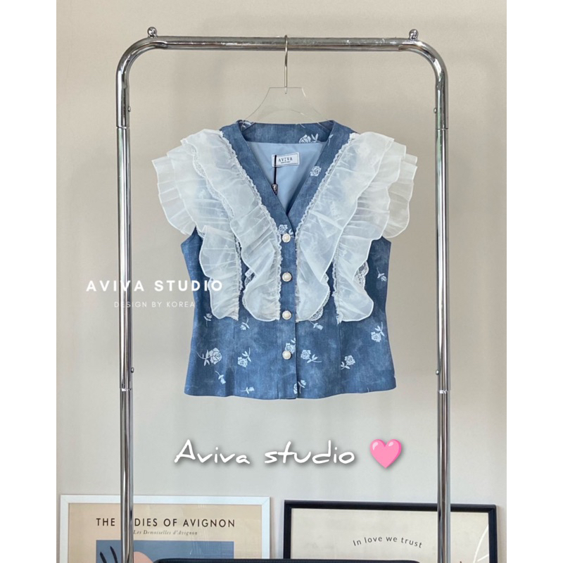 aviva-studio-เสื้อยีนส์เเขนกุดลายกุหลาบ