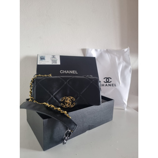 กระเป๋าสะพายข้าง CHANEL 19 Black Lambskin LEATHER CLASSIC FLAP Small BAG Purse Gold Silver Medium