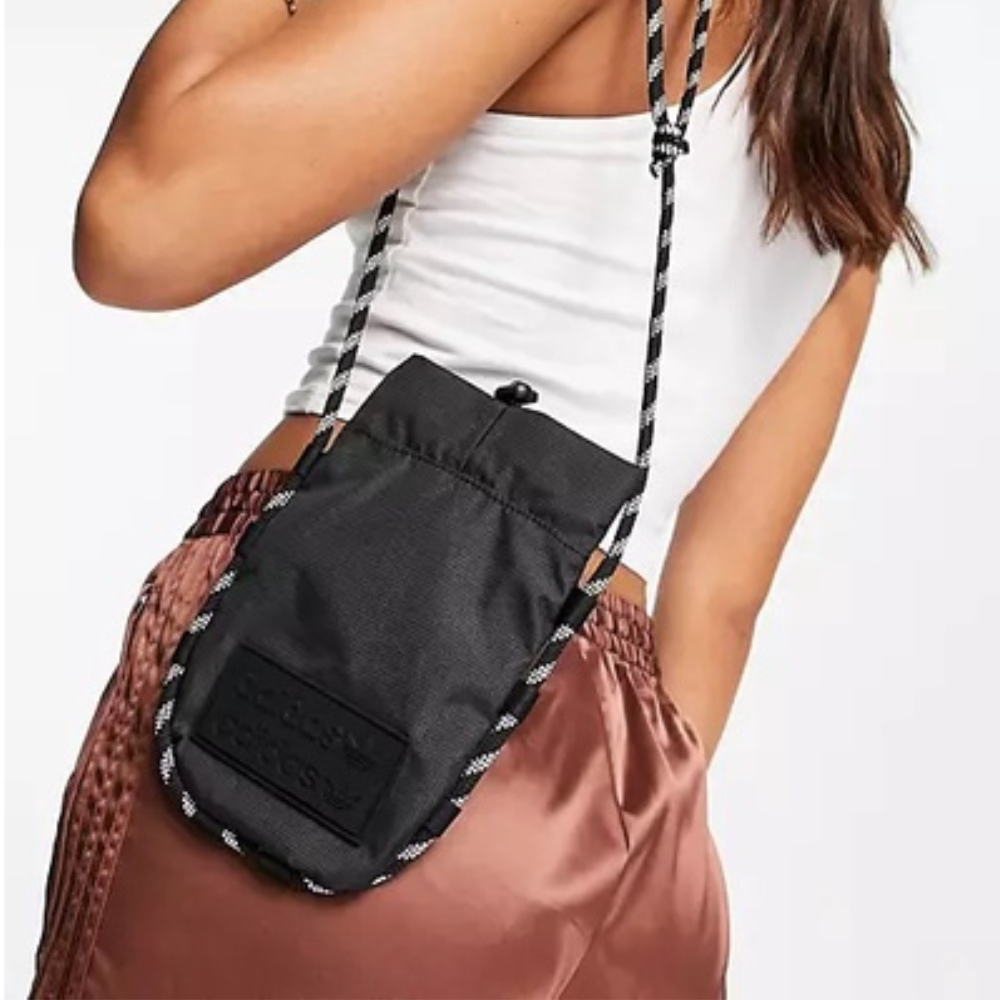 กระเป๋าพาดลำตัว-ใส่โทรศัพท์ได้-adidas-r-y-v-allover-print-festival-bag-h32462