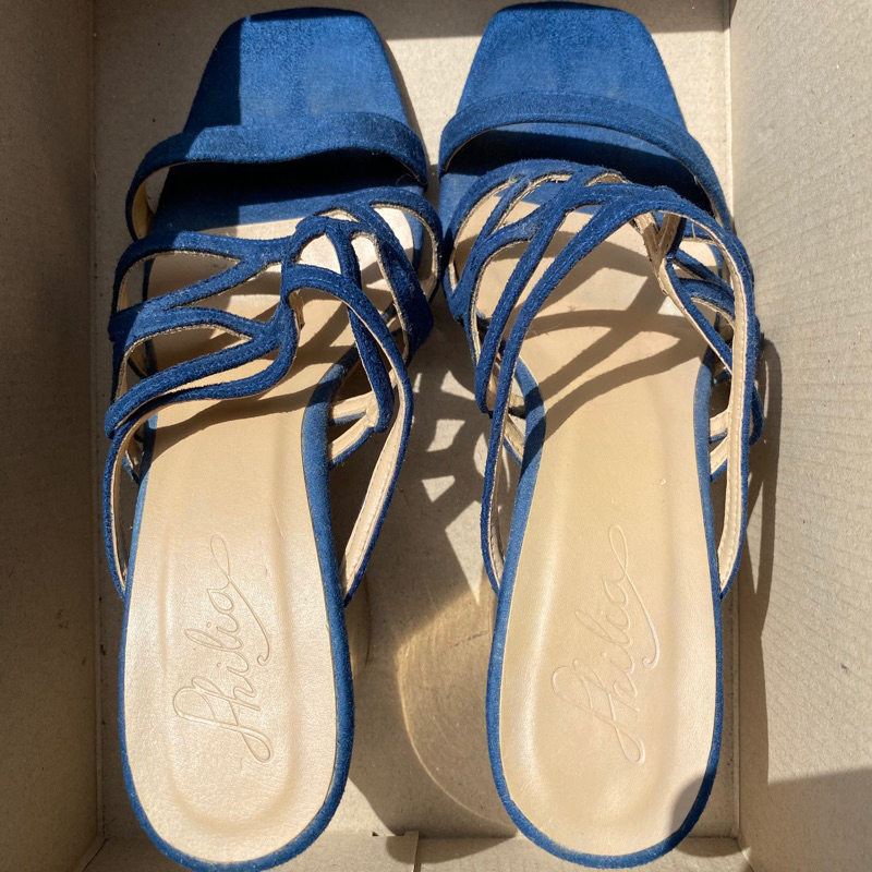 philia-boutique-navy-high-heels-size-37-full-price-3-580-baht