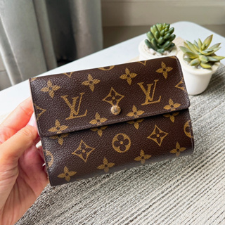 Lv  Trifold wallet มือสองของแท้💯ค่ะ (รบกวนทั่กแชทก่อนสั่งค่ะ)