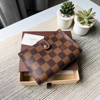 Lv Kisslock wallet มือสองของแท้💯ค่ะ (รบกวนทั่กแชทก่อนสั่งค่ะ)