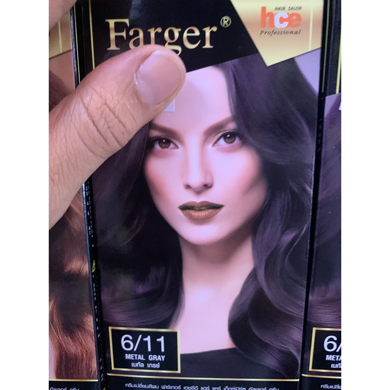 Modern and detailed Thai language title card for a hair care expert discussing color cream.