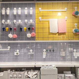IKEA - ตะขอแขวนแบบดูดติดผนัง TISKEN ทิสเก็น ใช้งานได้สะดวก โดยไม่ต้องเจาะผนัง มีเบ้าดูดติดแน่นบนผนัง