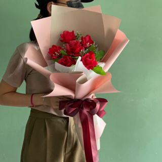 ช่อกุหลาบหลายรุ่น,สี ขนาดดอก 5-6 เซนสูง 60 กว้าง 30 เซน วาเลนไทน์ ปัจฉิม รับปริญญา วันเกิด วันครบรอบ ช่อดอกไม้ประดิษฐ์