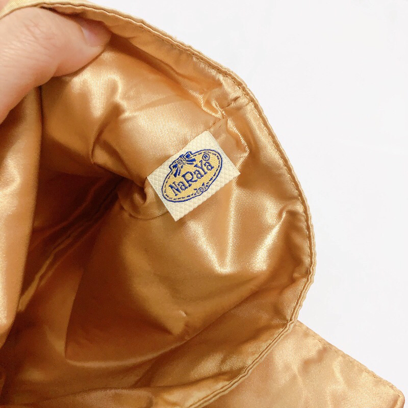 กระเป๋าถือออกงานได้-สีทองสวย-ปากกระเป๋าเป็นแม่เหล็ก-naraya