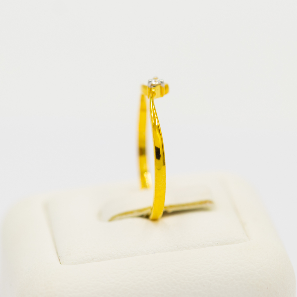 แหวนเพชรเม็ดเดี่ยว-บ่าจีบ-ก้านพริ้ว-แหวนเพชร-แหวนทองเพชรแท้-ทองแท้-37-5-9k-me570