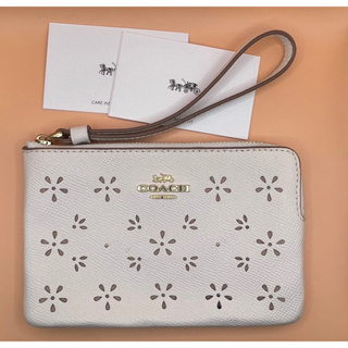 💙แท้💯%จากUSA🇺🇸Coach Small Wristlet With Cut Out Tea Rose✨กระเป๋าคล้องข้อมือหญิง Coach🌟