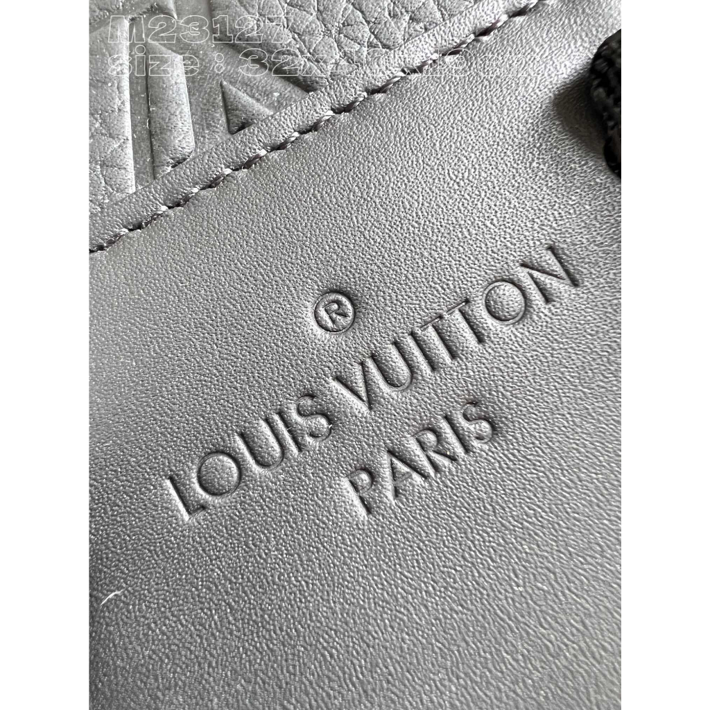 พรี-ราคา11000-lv-louis-vuitton-montsouris-m23127-หนังแท้-กระเป๋าเป้-32-x-40-x-19cm