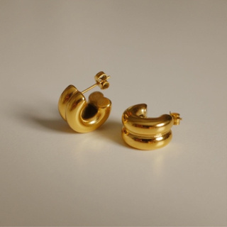 Chic appeal : VADA tiny chunk earring (size 1 cm.)