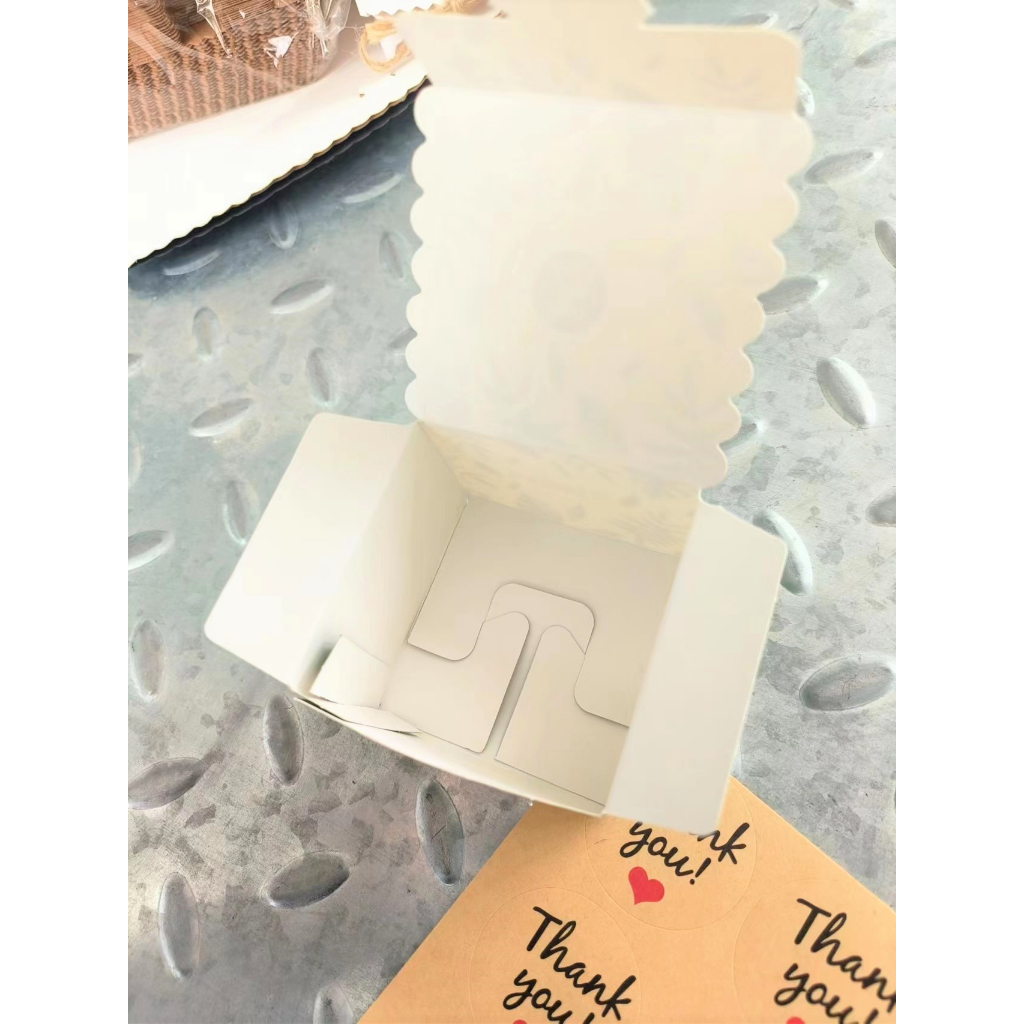 กล่องของชำร่วย-กล่องของขวัญขนาดเล็ก-แถมริบบิ้น-กล่องกระดาษพิมพ์ลาย-พร้อมส่ง