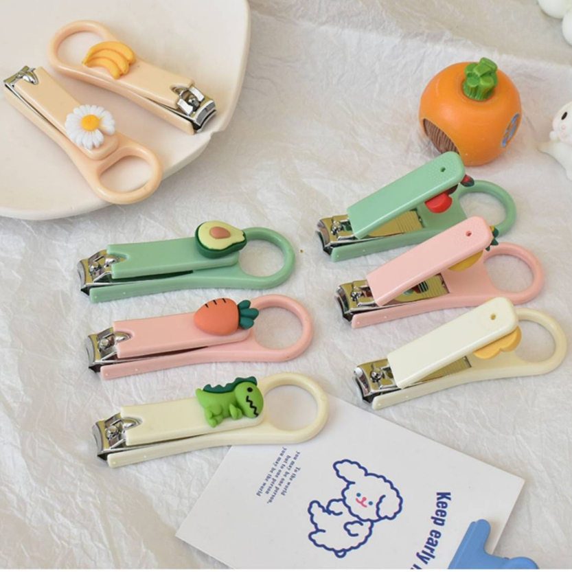 ภาพหน้าปกสินค้ากรรไกรตัดเล็บคละแบบมาใหม่ลายน่ารัก จากร้าน anglababy2 บน Shopee