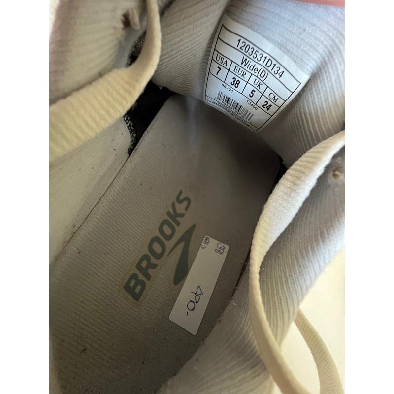 รองเท้า-brooks-รองเท้าผู้หญิง-size-38