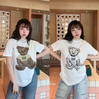 T-SHIRT 🌼 เสื้อยืดน้องหมี รุ่นใหม่ ชนช็อป ลายน่ารักมากกก ดีเทล LOGOที่เสื้อน้องหมีเกาหลีเกาใจ รุ่นนี้ดาราใส่เยอะมาก